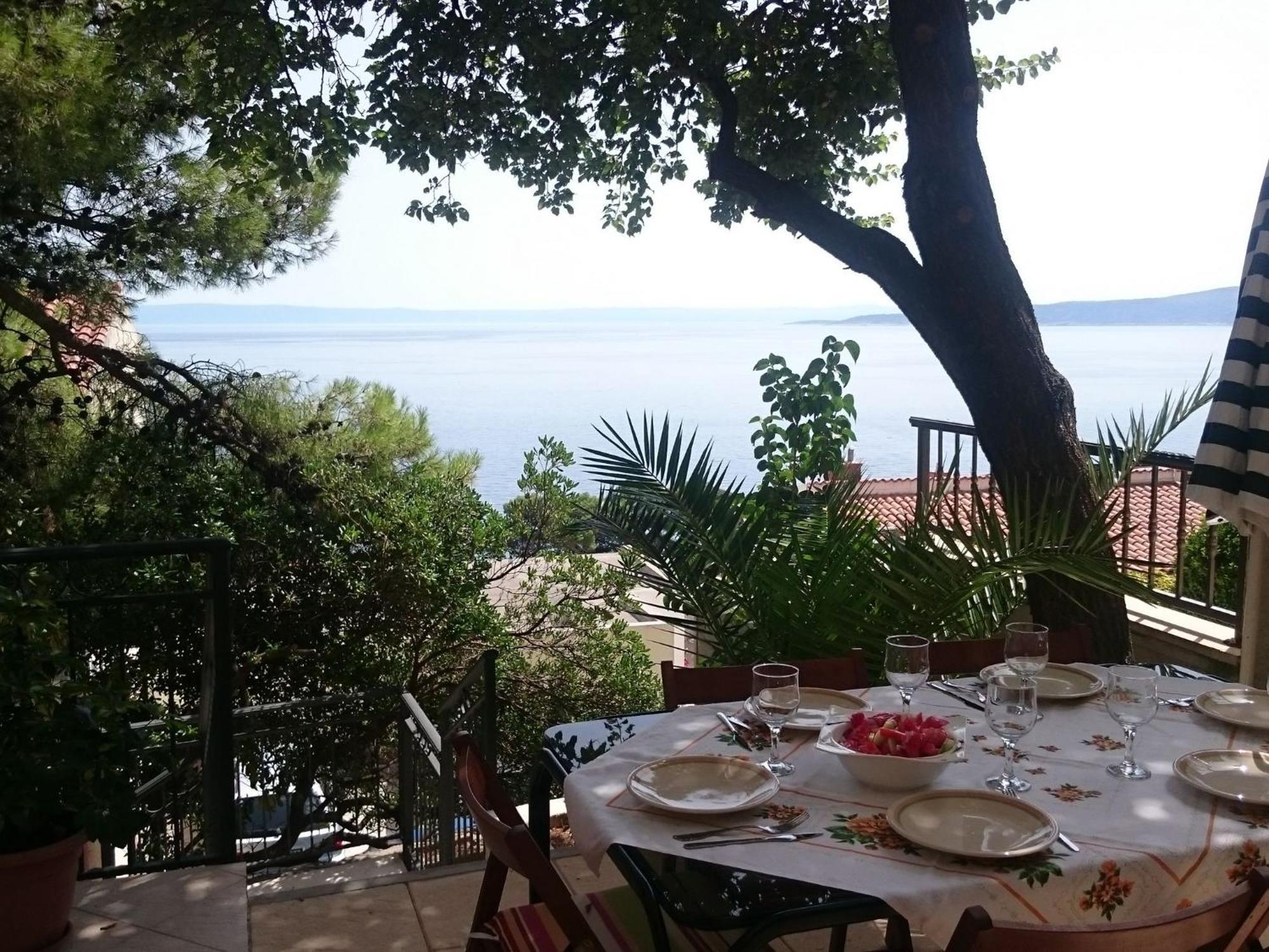Cozy Apartment With A Balcony And A Sea View Брела Екстер'єр фото
